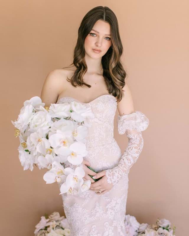 Picture of Wren Bridal Bouquet (Garden-cut)