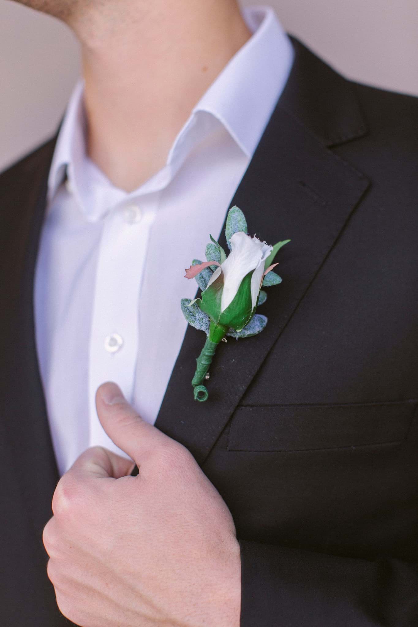 Picture of Jane Boutonniere (Rosebud)
