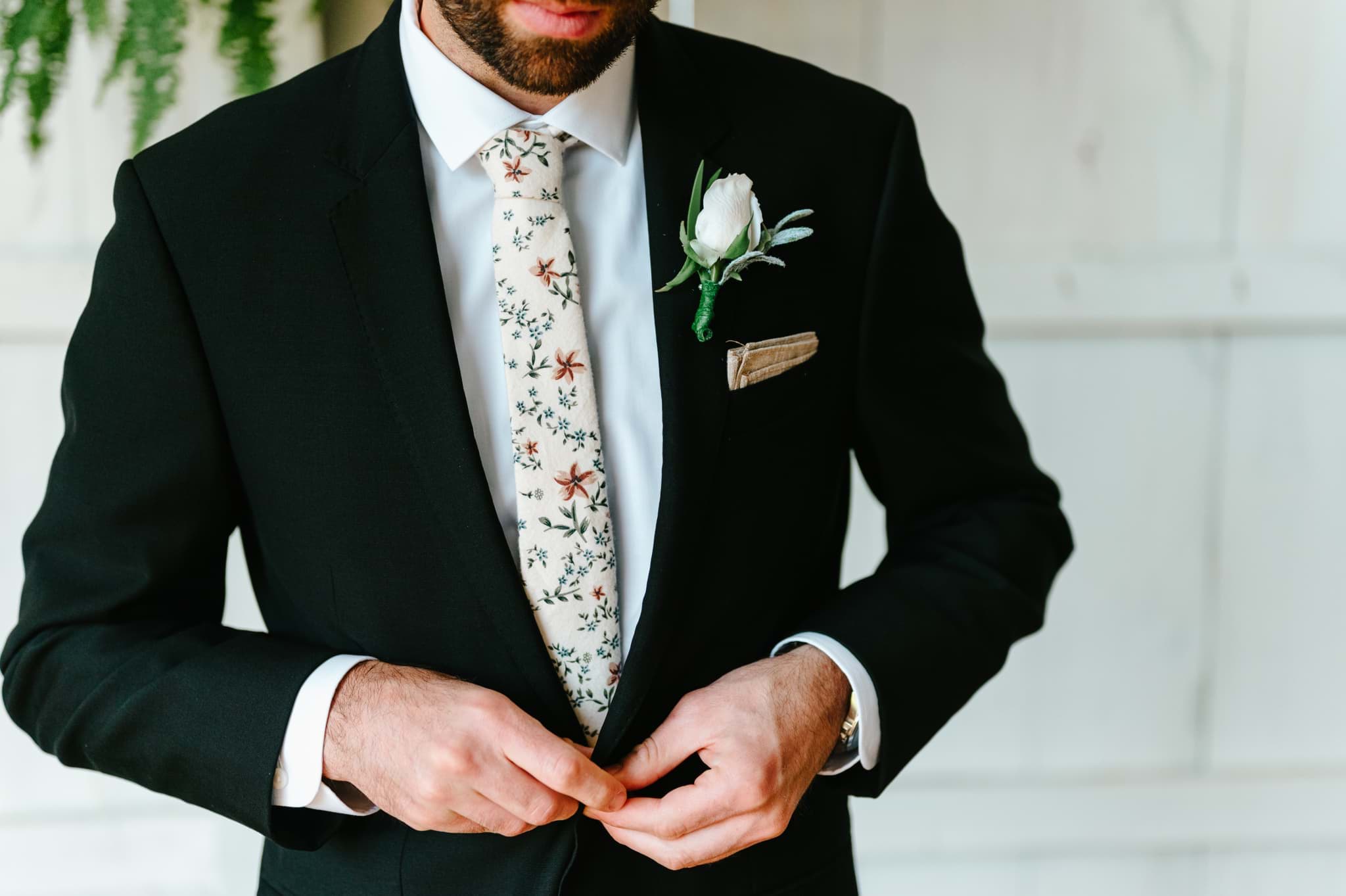 Picture of Jane Boutonniere (Rosebud)